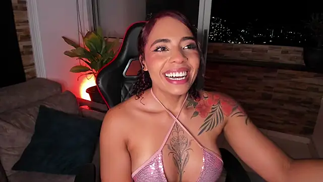 Snapshot of emilyfitness chatting on 01.31.25 emilyfitness online show from 01.31.25