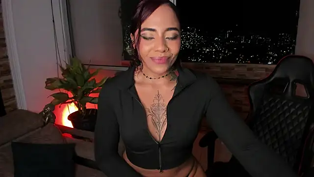 Snapshot of emilyfitness chatting on 02.19.25 emilyfitness online show from 02.19.25