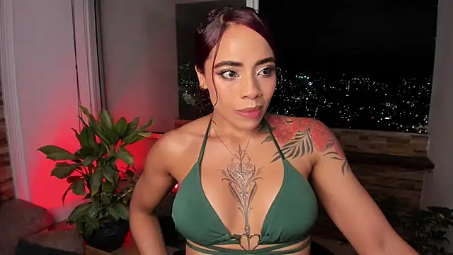 Snapshot of emilyfitness chatting on 10.13.25 emilyfitness online show from 10.13.25