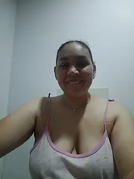 Snapshot of MirandaSoto chatting on 06.14.26 MirandaSoto online show from 06.14.26