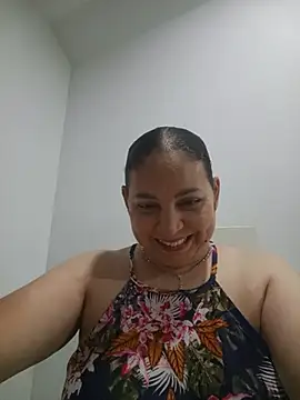 Snapshot of MirandaSoto chatting on 06.20.26 MirandaSoto online show from 06.20.26