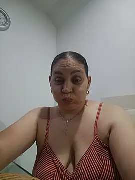 Snapshot of MirandaSoto chatting on 07.10.26 MirandaSoto online show from 07.10.26