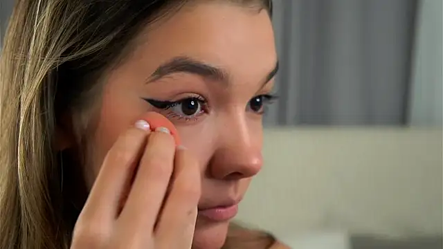 VeronaAppleberry online show from 09.13.25