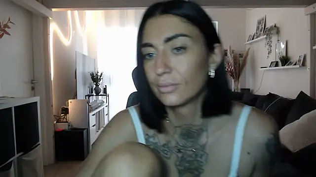 IntiMia online show from 11.13.25