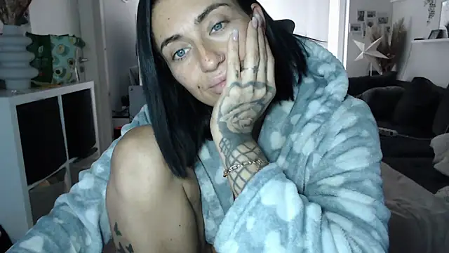 IntiMia online show from 12.18.25