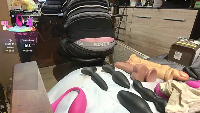 Snapshot of misteryman1956 chatting on 02.01.26 misteryman1956 online show from 02.01.26