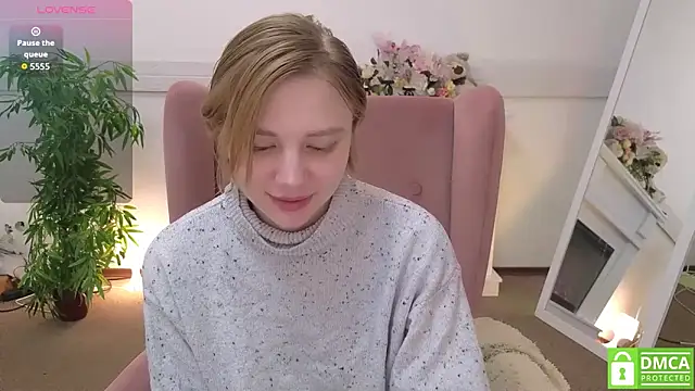 Snapshot of MirraBellanta chatting on 04.28.26 MirraBellanta online show from 04.28.26