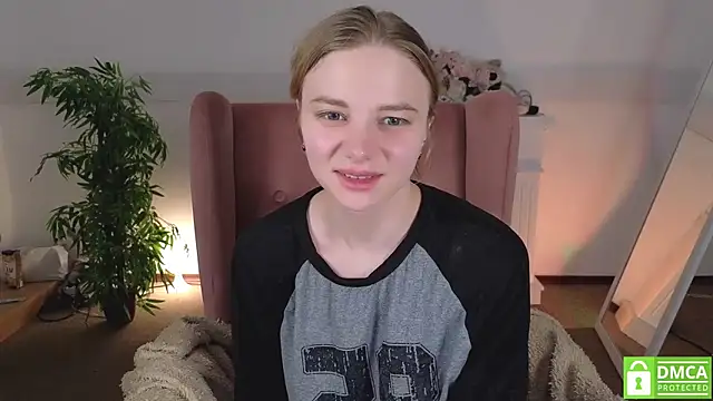Snapshot of MirraBellanta chatting on 05.19.26 MirraBellanta online show from 05.19.26