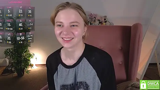 Snapshot of MirraBellanta chatting on 05.19.26 MirraBellanta online show from 05.19.26