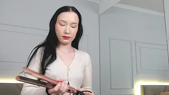 LeilaLow online show from 01.05.25