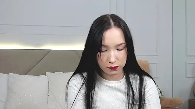 LeilaLow online show from 01.06.25