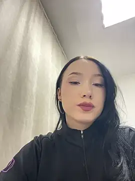 LeilaLow online show from 02.28.25