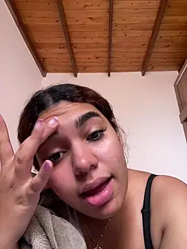 Snapshot of Anny_arango_ chatting on 12.31.24 Anny arango online show from 12.31.24