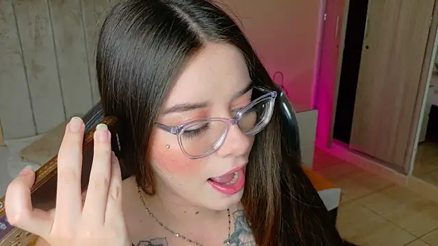 Snapshot of Charlotte_Olsen_ chatting on 06.17.26 Charlotte Olsen online show from 06.17.26