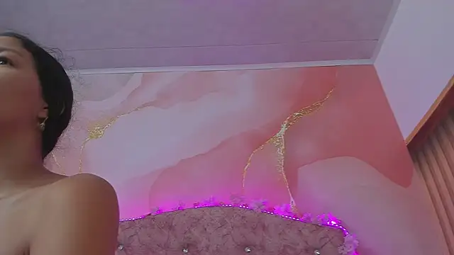 Snapshot of Bella__sweet chatting on 11.29.25 Bella sweet online show from 11.29.25