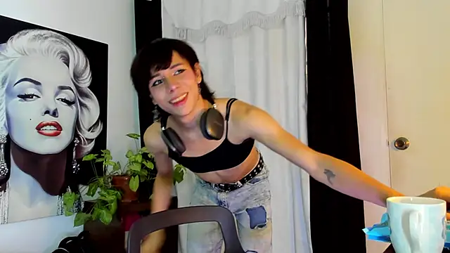 Snapshot of pixy_20 chatting on 12.31.24 pixy 20 online show from 12.31.24