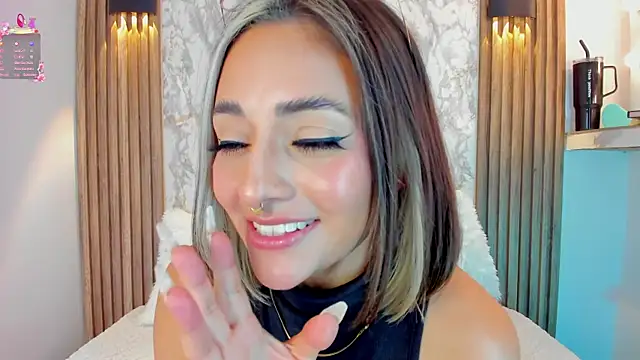 Snapshot of Nanda_Vixen chatting on 03.20.25 Nanda Vixen online show from 03.20.25