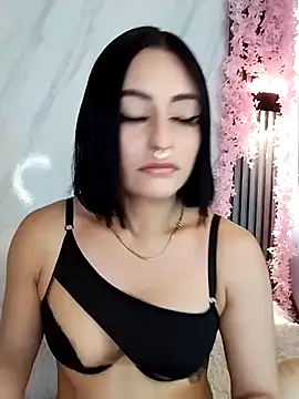 Snapshot of Nanda_Vixen chatting on 09.11.25 Nanda Vixen online show from 09.11.25