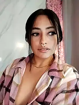 Snapshot of Nanda_Vixen chatting on 09.22.25 Nanda Vixen online show from 09.22.25