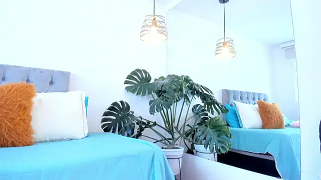 Nami sunny online show from 12.22.25