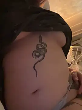 Snapshot of lululoverose chatting on 09.10.25 lululoverose online show from 09.10.25