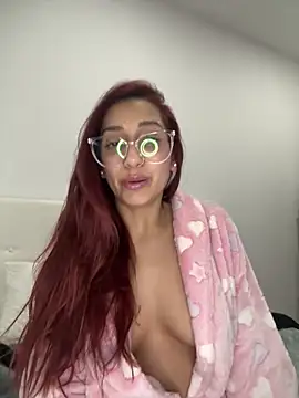 Snapshot of julialupato1606 chatting on 03.17.25 julialupato1606 online show from 03.17.25