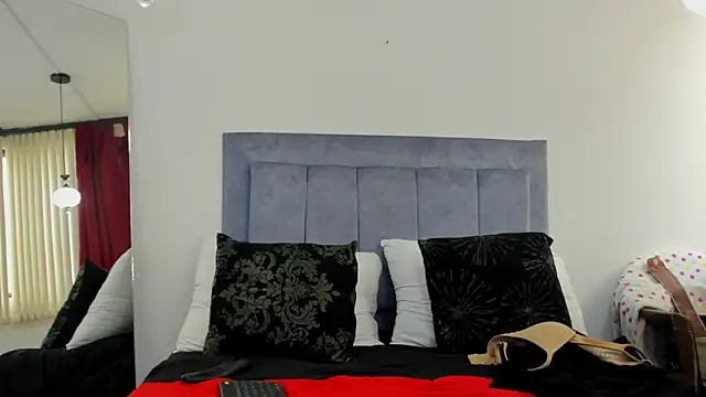 Snapshot of emagarcia chatting on 06.19.26 emagarcia online show from 06.19.26