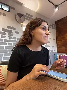 Snapshot of Katee_Jones chatting on 03.18.25 Katee Jones online show from 03.18.25