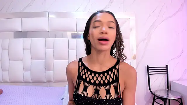 BritneyCollins online show from 11.13.25