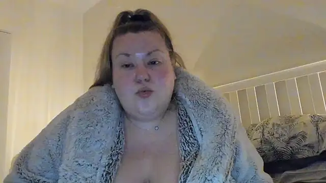 Busty-BBW-Emilie online show from 03.03.25