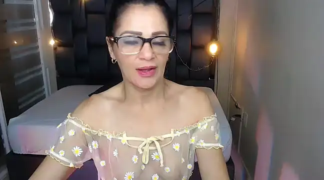 margot smith  online show from 03.06.25