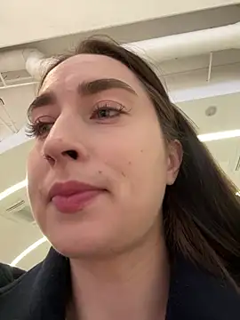 Holly Play online show from 01.03.25