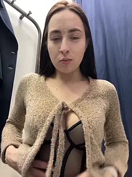 Holly Play online show from 02.03.25