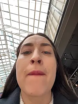 Holly Play online show from 02.06.25