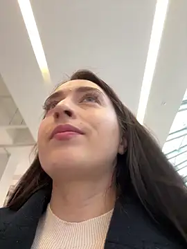 Holly Play online show from 03.06.25