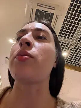 Holly Play online show from 03.12.25