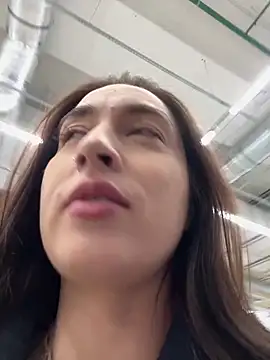 Holly Play online show from 03.19.25