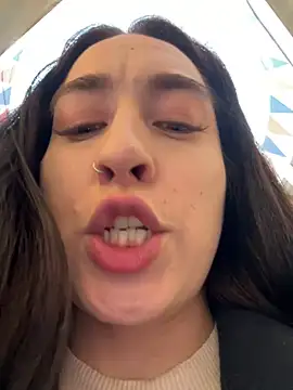 Holly Play online show from 03.22.25