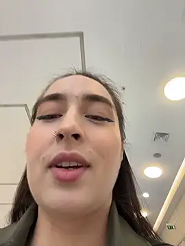 Holly Play online show from 10.06.25