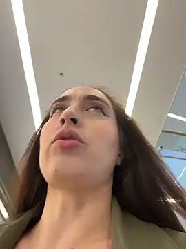 Holly Play online show from 10.07.25