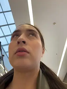 Holly Play online show from 11.06.25