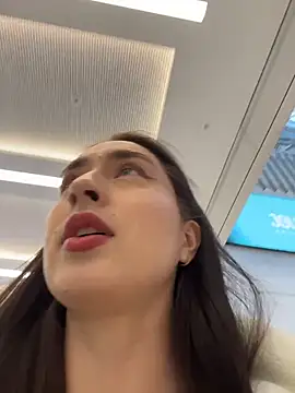 Holly Play online show from 02.09.26