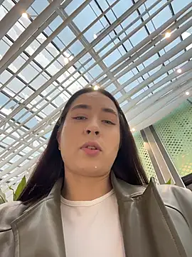 Holly Play online show from 04.06.26