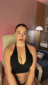 Snapshot of Alessia-miller_ chatting on 06.20.26 Alessia-miller online show from 06.20.26