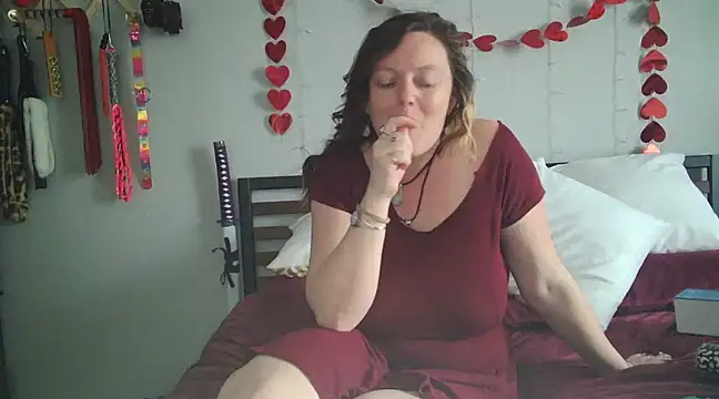 Snapshot of Lyrann89 chatting on 03.08.25 Lyrann89 online show from 03.08.25