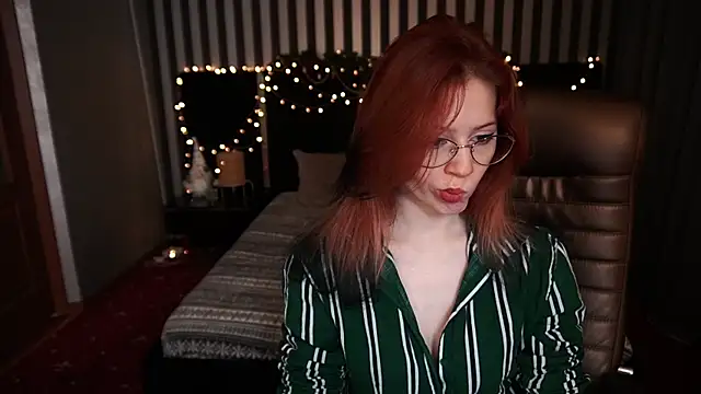 Snapshot of Sasha_Exclusive chatting on 01.10.25 Sasha Exclusive online show from 01.10.25