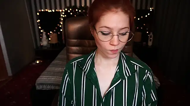 Snapshot of Sasha_Exclusive chatting on 01.10.25 Sasha Exclusive online show from 01.10.25