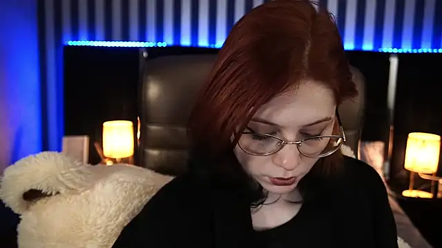 Snapshot of Sasha_Exclusive chatting on 02.24.25 Sasha Exclusive online show from 02.24.25