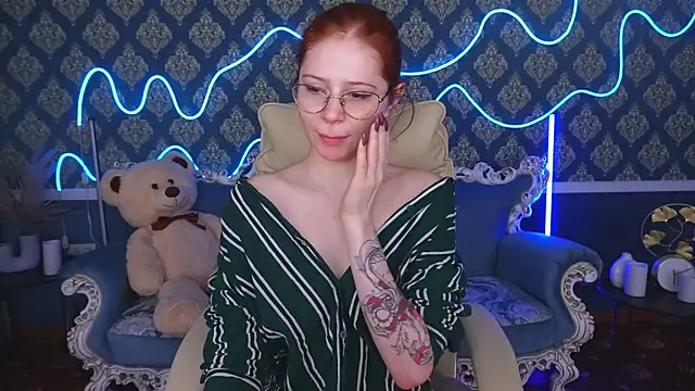 Snapshot of Sasha_Exclusive chatting on 09.22.25 Sasha Exclusive online show from 09.22.25