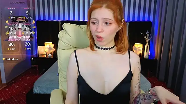 Snapshot of Sasha_Exclusive chatting on 10.09.25 Sasha Exclusive online show from 10.09.25